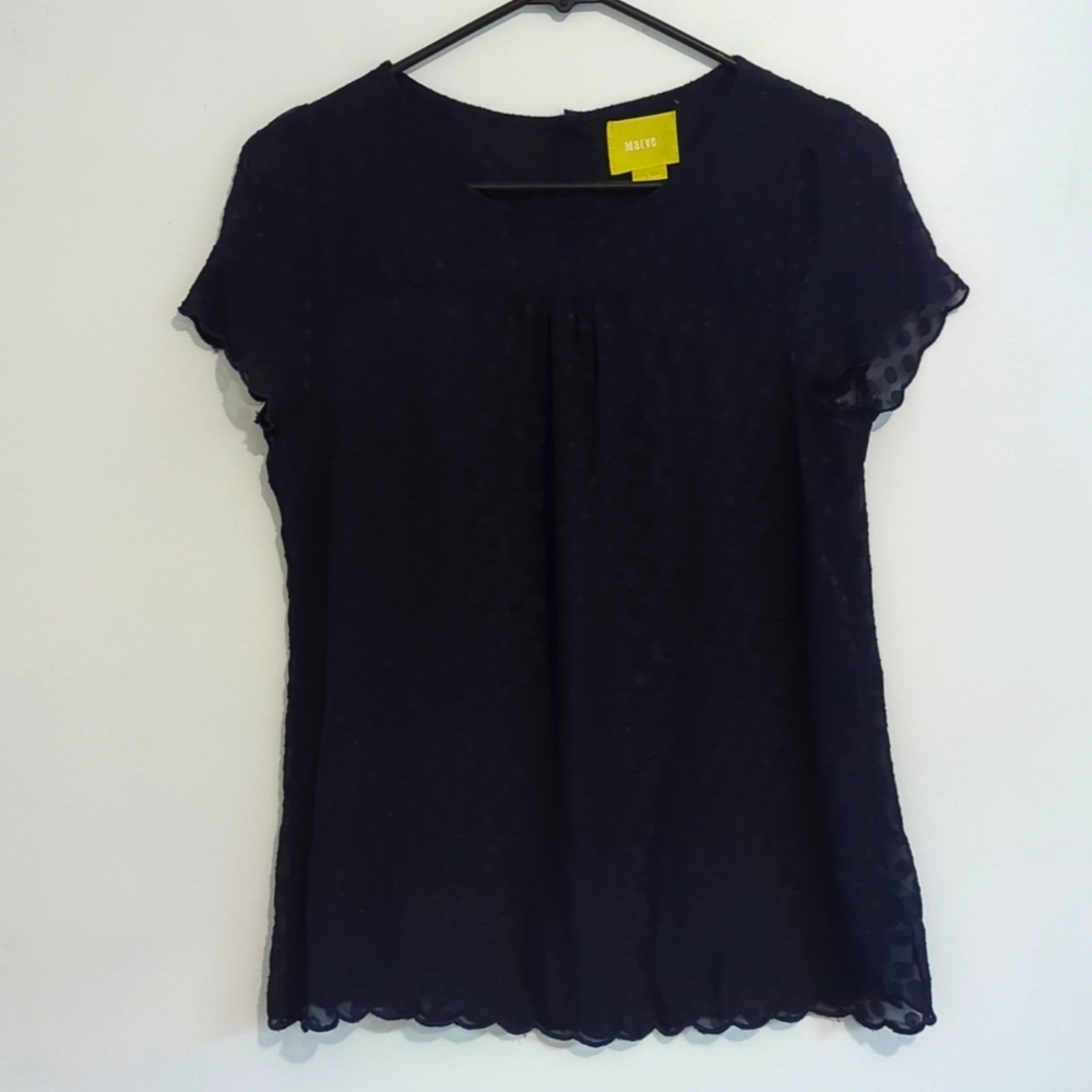 Scalloped edge sheer top layer